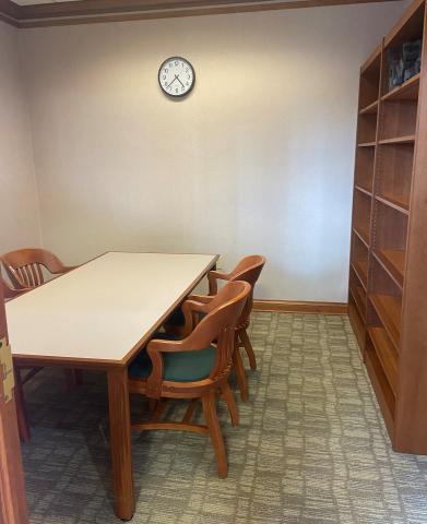 Small room for study or private conversations.